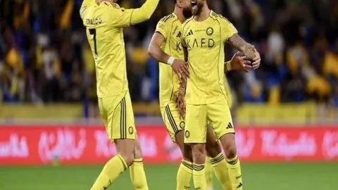 “盖耶在五大联赛单赛季创纪录，抢断超百次，成就非凡！”